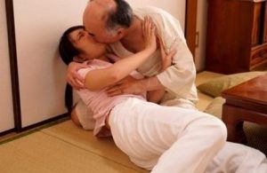 Tắm cho bố con dâu bị lạm dụng tình dục Nao Kiritani
